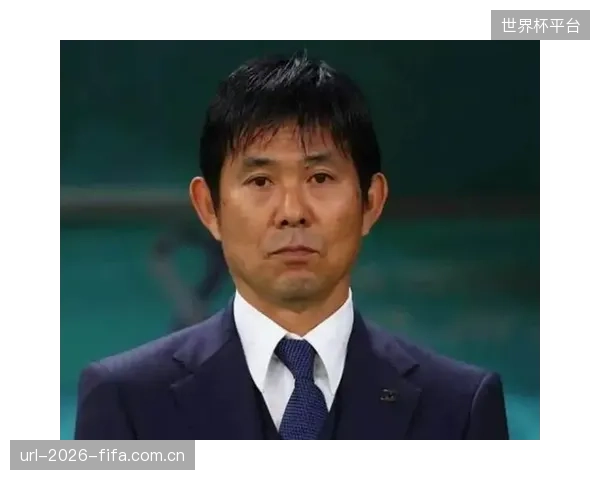 除了惯用的4-2-3-1,森保一的B计划战术体系将是日本队应对小组赛复杂局面的后手。 除了惯用的4-2-3-1,森保一的B计划战术体系将是日本队应对小组赛复杂局面的后手。